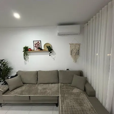Apartment Newly Furnished & Cozy Duplex Netflix& Office