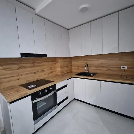 Newly Furnished & Cozy Duplex Netflix& Office Apartment Vlorë