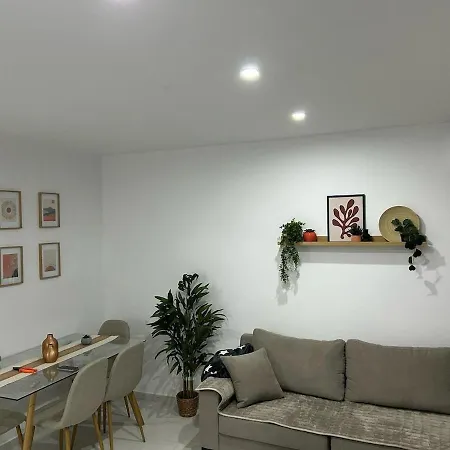 Newly Furnished & Cozy Duplex Netflix& Office