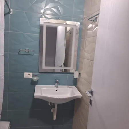 Newly Furnished & Cozy Duplex Netflix& Office Apartmán Vlorë